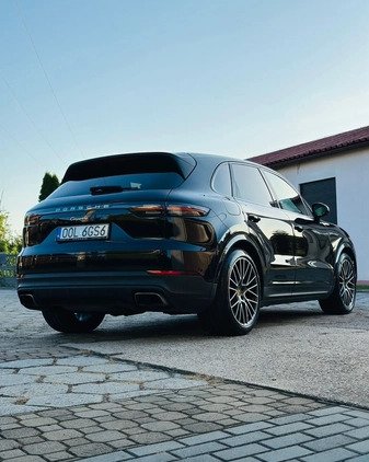 Porsche Cayenne cena 280000 przebieg: 140000, rok produkcji 2018 z Olesno małe 232